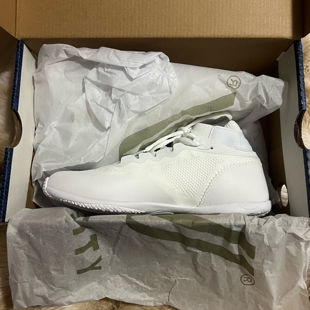 Varsity Aeros Elite high top cheer shoes